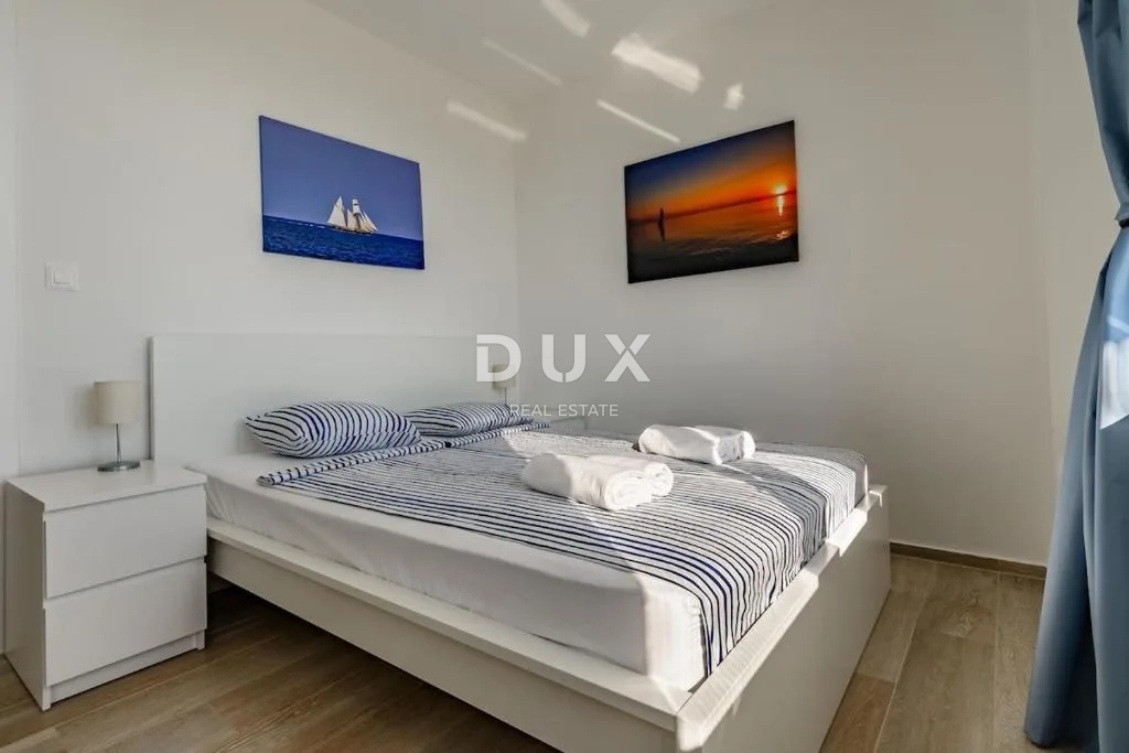 ATTRAZIONE - VILLA, MARE, PISCINA, JACUZZI SUL TETTO, POSIZIONE ECCEZIONALE - OCCASIONE!