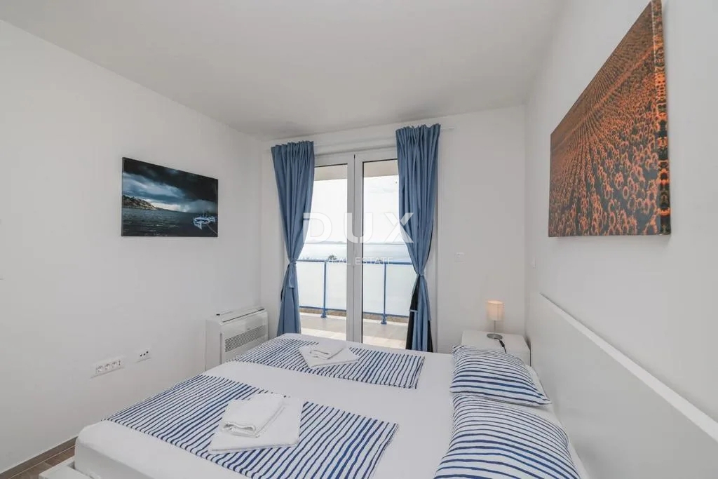 ATTRAZIONE - VILLA, MARE, PISCINA, JACUZZI SUL TETTO, POSIZIONE ECCEZIONALE - OCCASIONE!