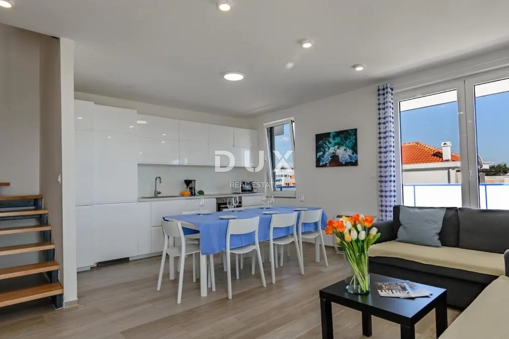 ATTRAZIONE - VILLA, MARE, PISCINA, JACUZZI SUL TETTO, POSIZIONE ECCEZIONALE - OCCASIONE!