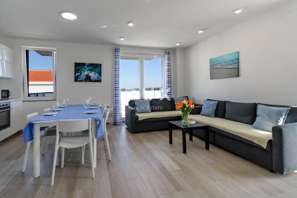 ATTRAZIONE - VILLA, MARE, PISCINA, JACUZZI SUL TETTO, POSIZIONE ECCEZIONALE - OCCASIONE!