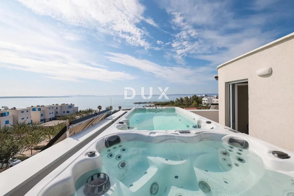 ATTRAZIONE - VILLA, MARE, PISCINA, JACUZZI SUL TETTO, POSIZIONE ECCEZIONALE - OCCASIONE!