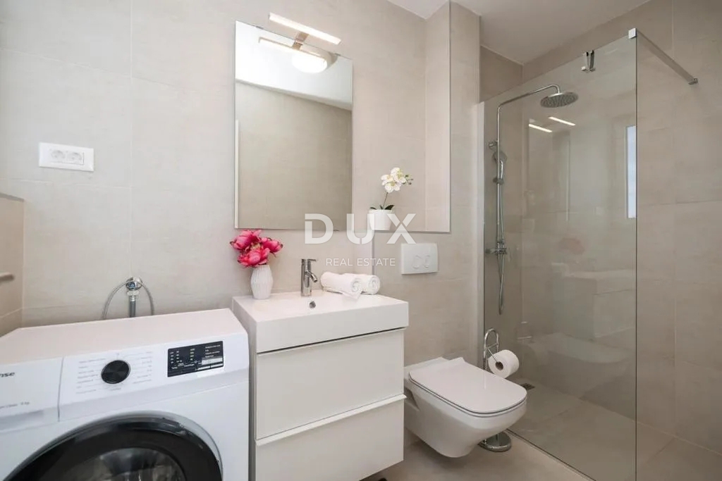 ATTRAZIONE - VILLA, MARE, PISCINA, JACUZZI SUL TETTO, POSIZIONE ECCEZIONALE - OCCASIONE!