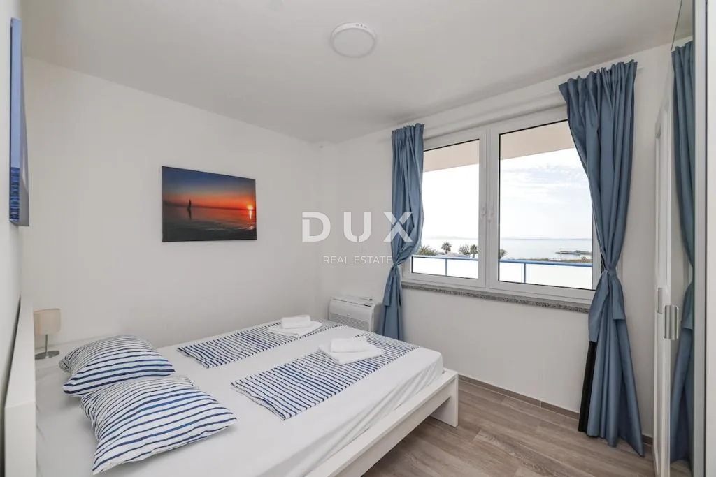 ATTRAZIONE - VILLA, MARE, PISCINA, JACUZZI SUL TETTO, POSIZIONE ECCEZIONALE - OCCASIONE!