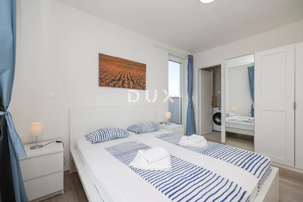 ATTRAZIONE - VILLA, MARE, PISCINA, JACUZZI SUL TETTO, POSIZIONE ECCEZIONALE - OCCASIONE!