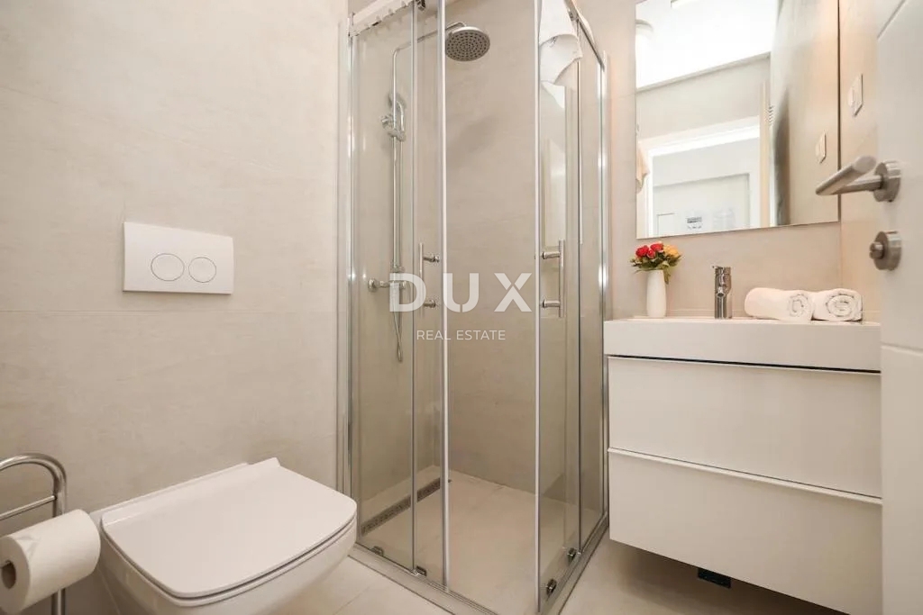 ATTRAZIONE - VILLA, MARE, PISCINA, JACUZZI SUL TETTO, POSIZIONE ECCEZIONALE - OCCASIONE!