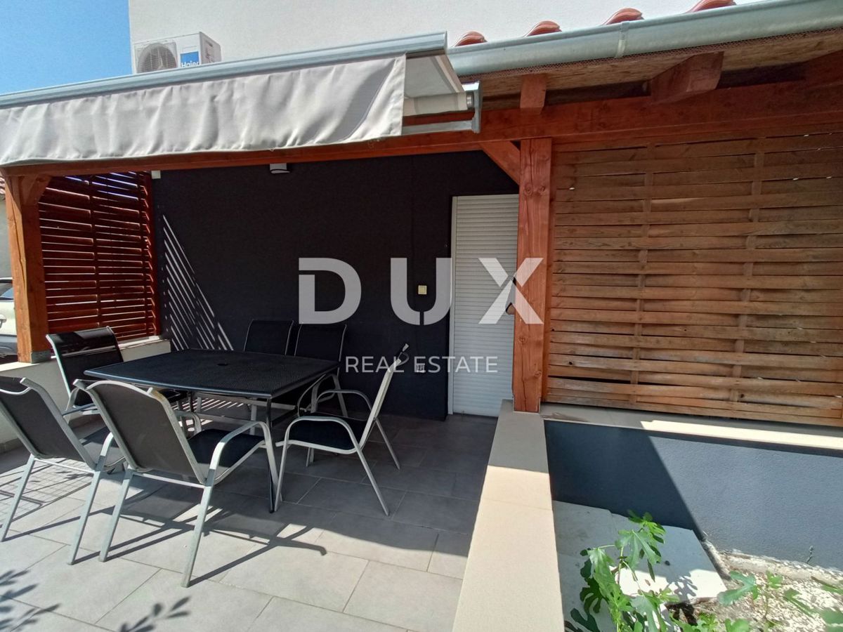 ZADAR, DEBELJAK - Bella villa con piscina