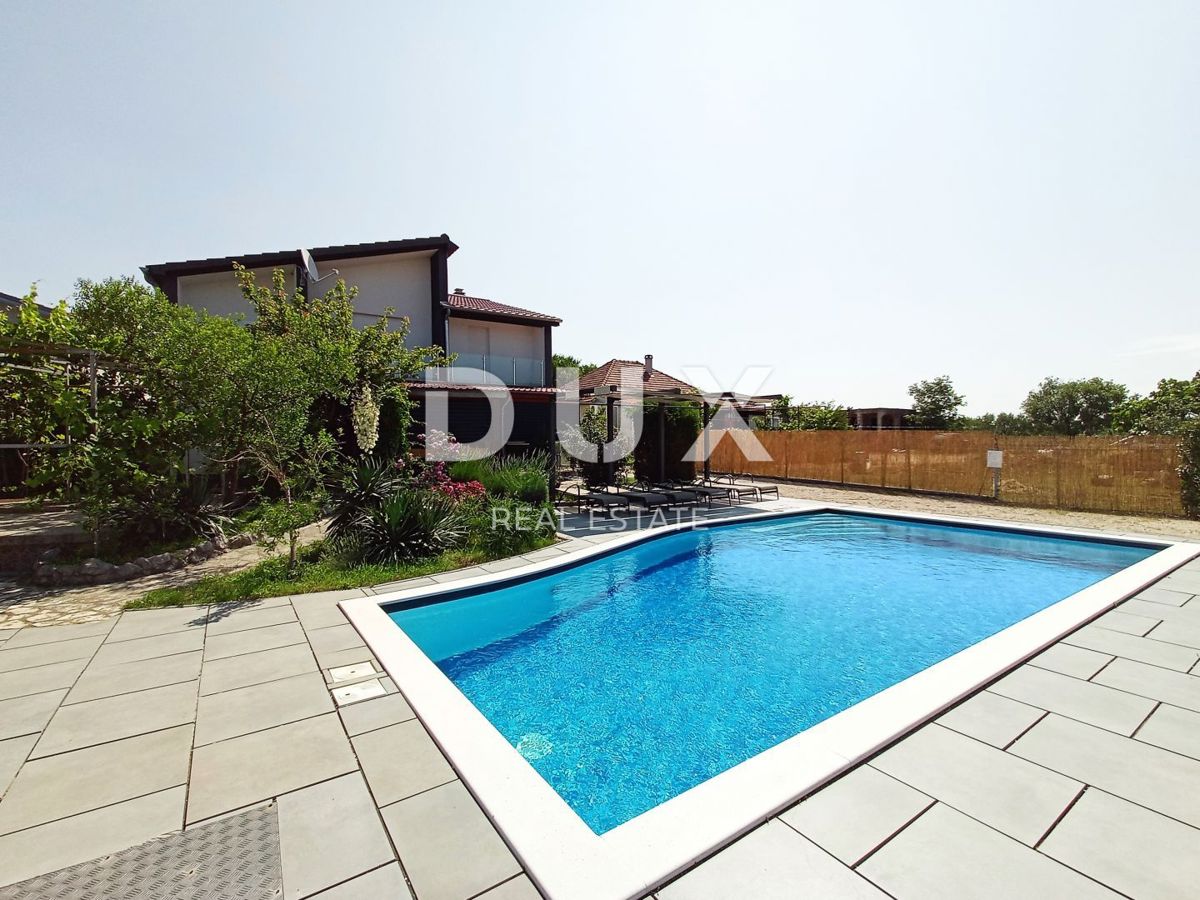 ZADAR, DEBELJAK - Bella villa con piscina