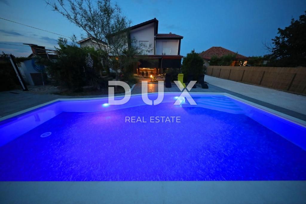ZADAR, DEBELJAK - Bella villa con piscina