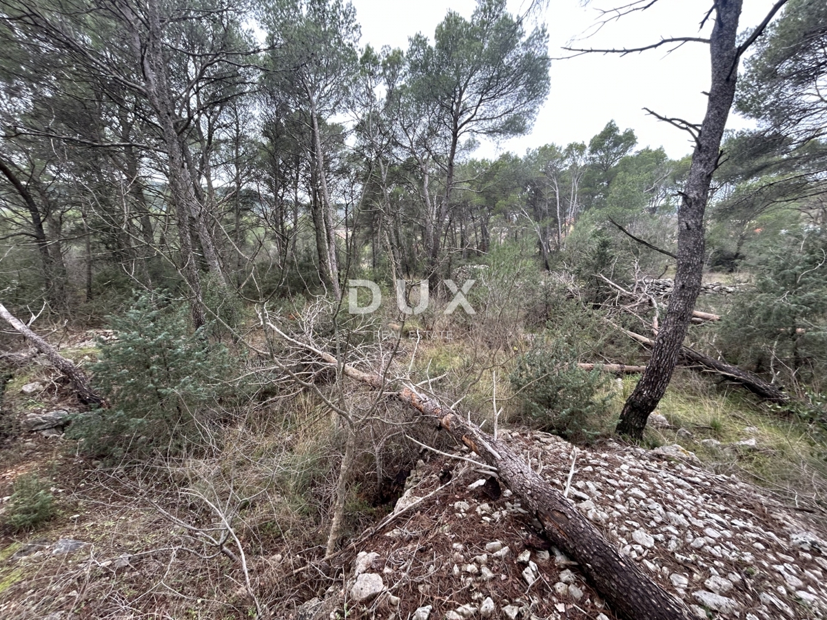 ŠIBENIK, JURASI – Terreno edificabile ai margini della zona edificabile