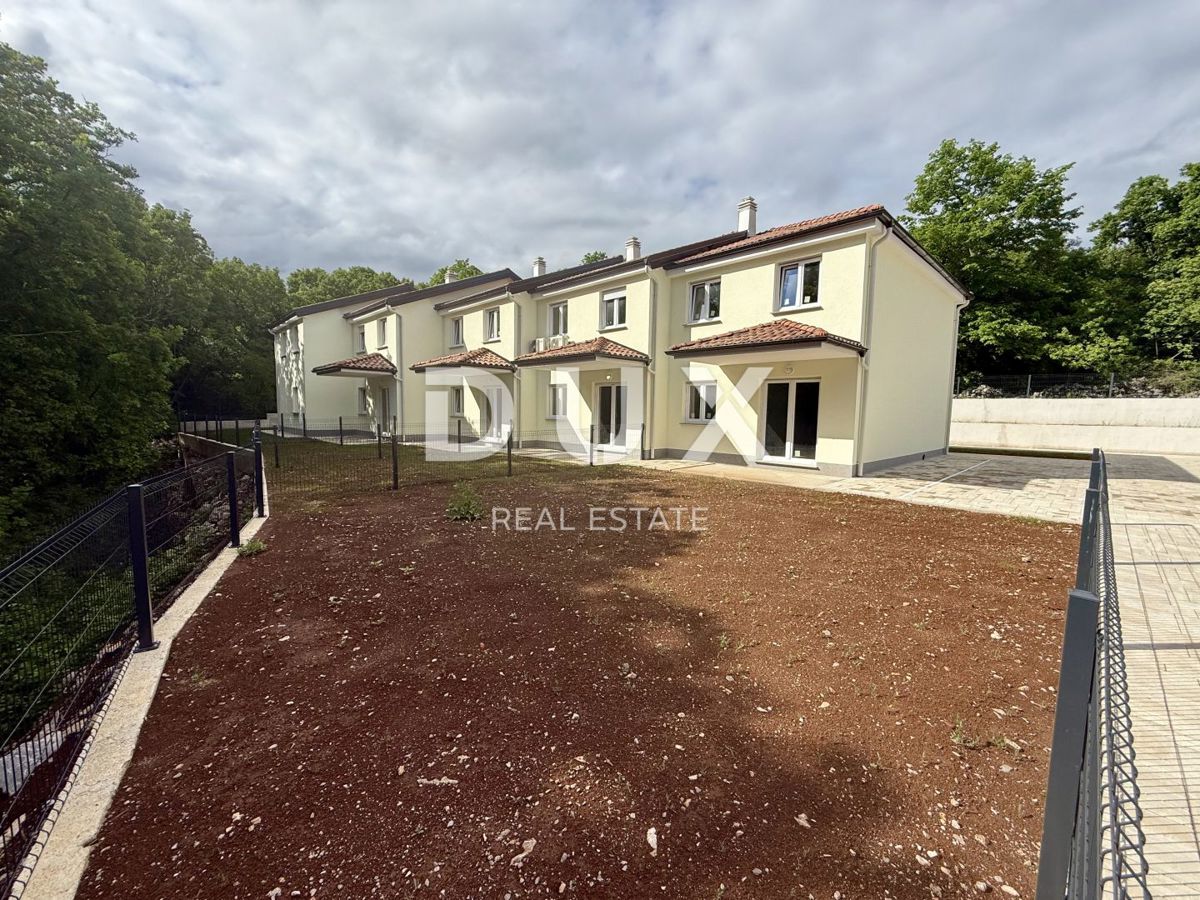 VIŠKOVO, MARINIĆI - Casa a schiera, nuova costruzione, 92 m2, giardino!