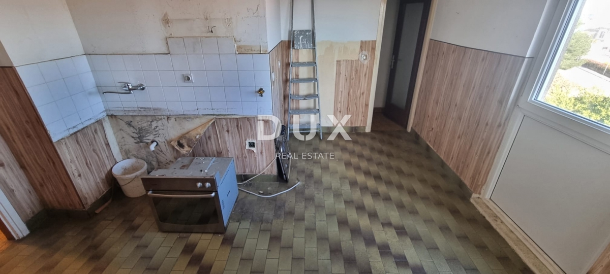 ISTRIA, POLA - Appartamento da ristrutturare in posizione ricercata!