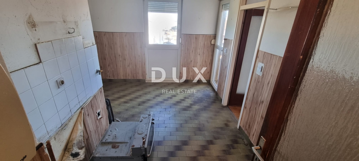 ISTRIA, POLA - Appartamento da ristrutturare in posizione ricercata!