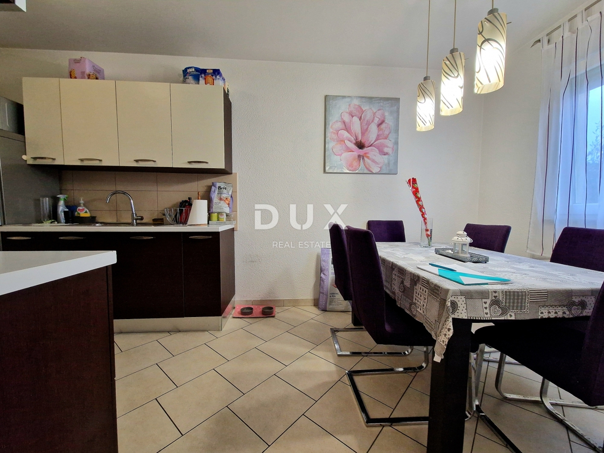 VIŠKOVO – PIANO TERRA – 2 CAMERE DA LETTO + SOGGIORNO – TERRAZZA – PARCHEGGIO