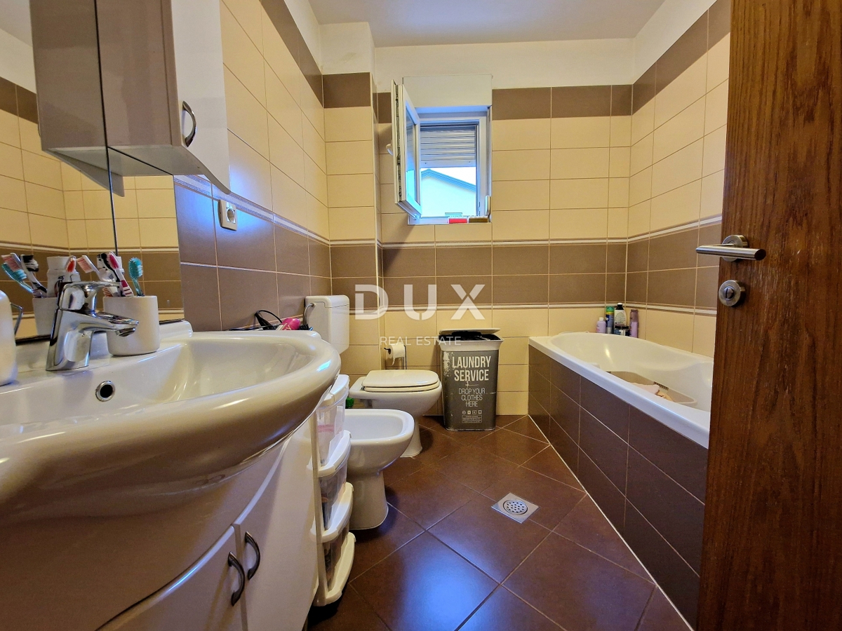 VIŠKOVO – PIANO TERRA – 2 CAMERE DA LETTO + SOGGIORNO – TERRAZZA – PARCHEGGIO