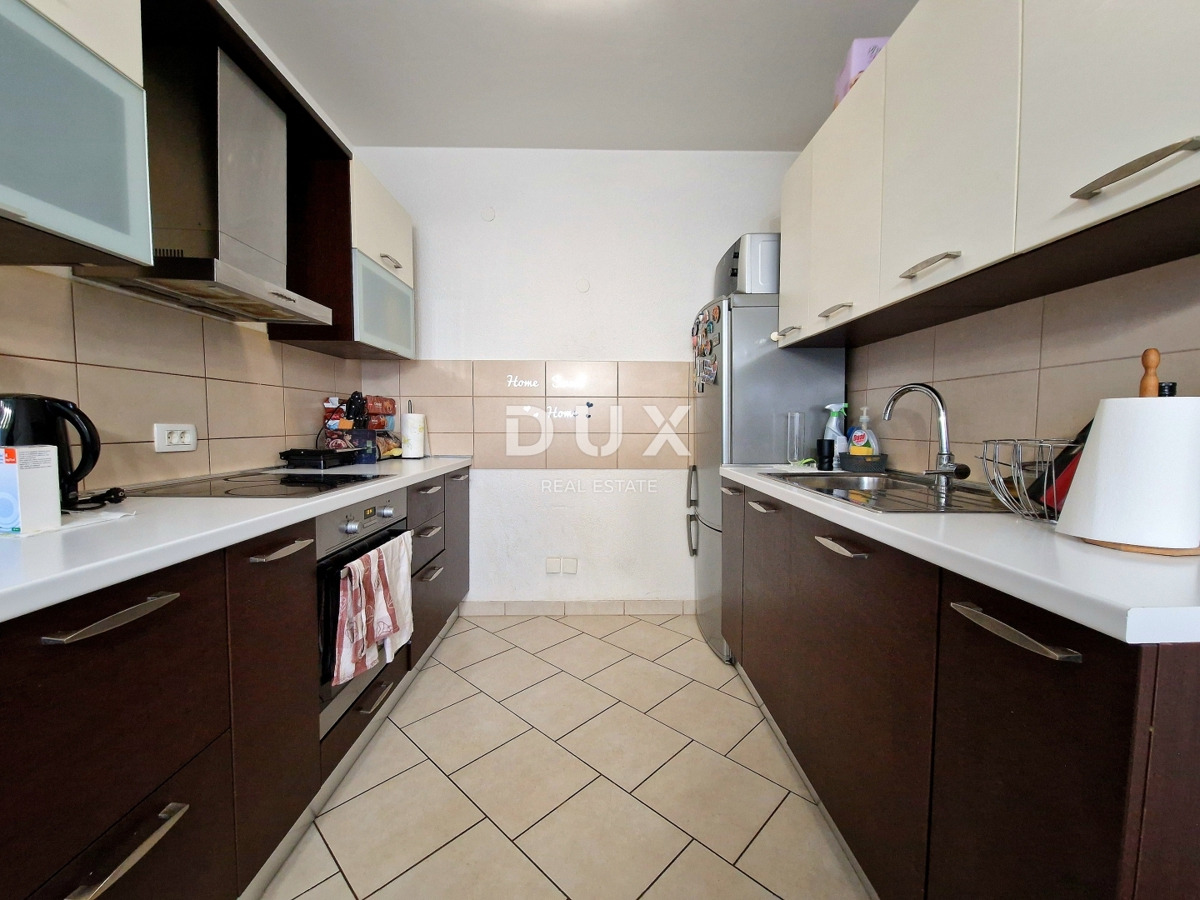 VIŠKOVO – PIANO TERRA – 2 CAMERE DA LETTO + SOGGIORNO – TERRAZZA – PARCHEGGIO