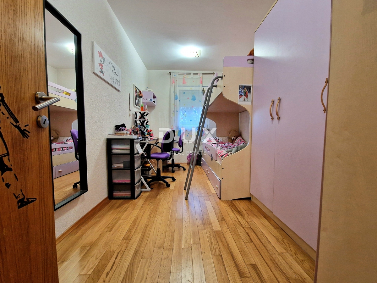 VIŠKOVO – PIANO TERRA – 2 CAMERE DA LETTO + SOGGIORNO – TERRAZZA – PARCHEGGIO