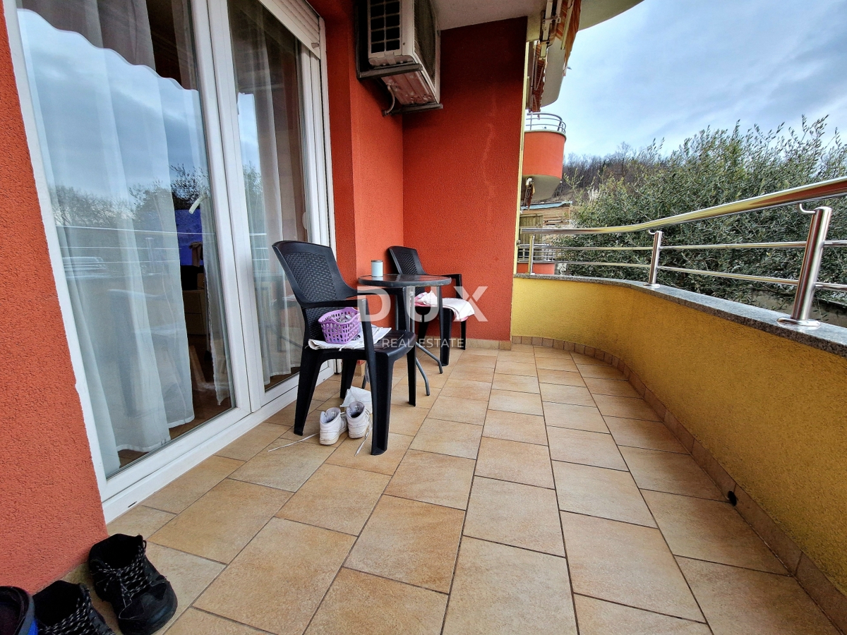 VIŠKOVO – PIANO TERRA – 2 CAMERE DA LETTO + SOGGIORNO – TERRAZZA – PARCHEGGIO