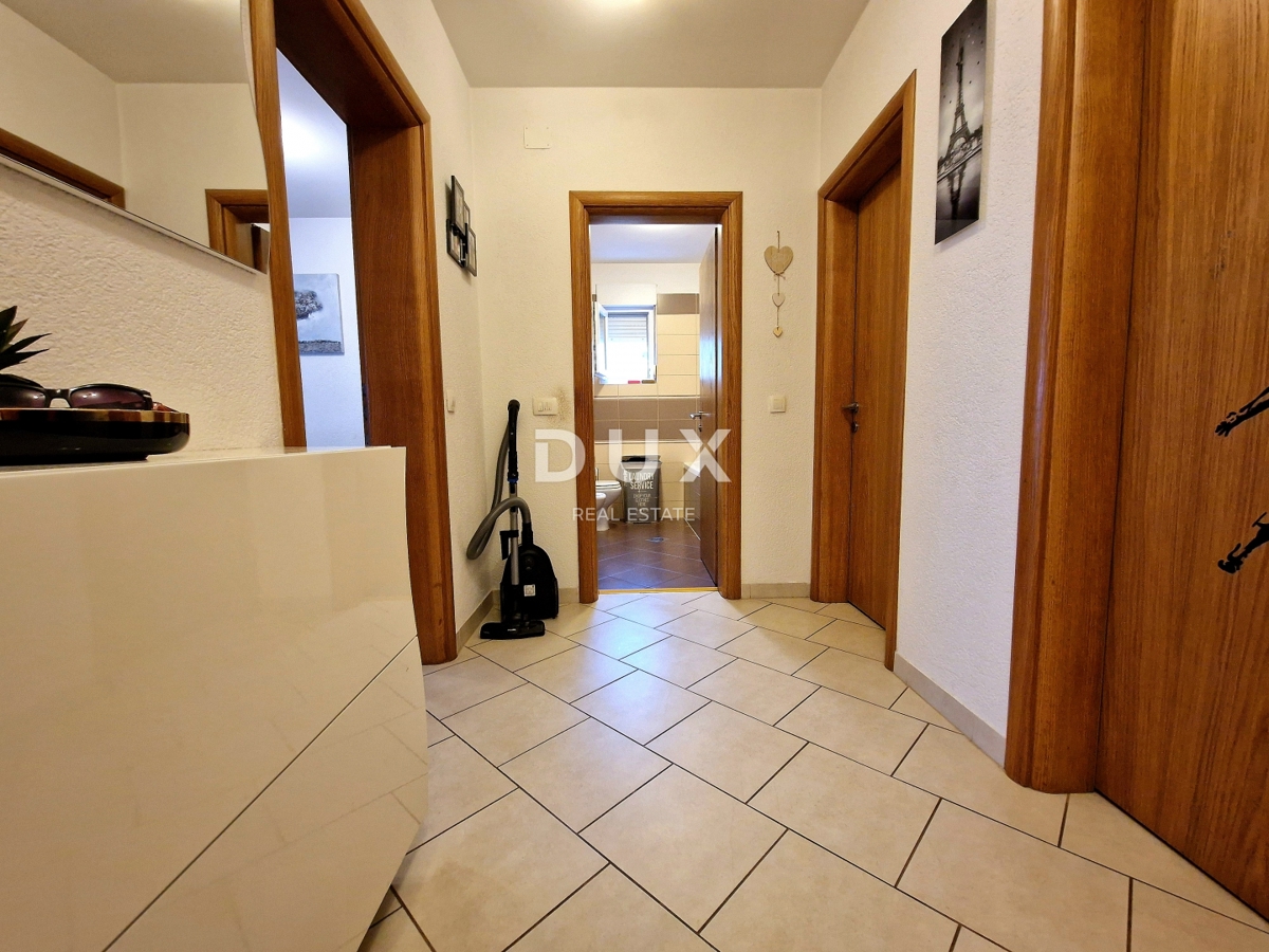 VIŠKOVO – PIANO TERRA – 2 CAMERE DA LETTO + SOGGIORNO – TERRAZZA – PARCHEGGIO