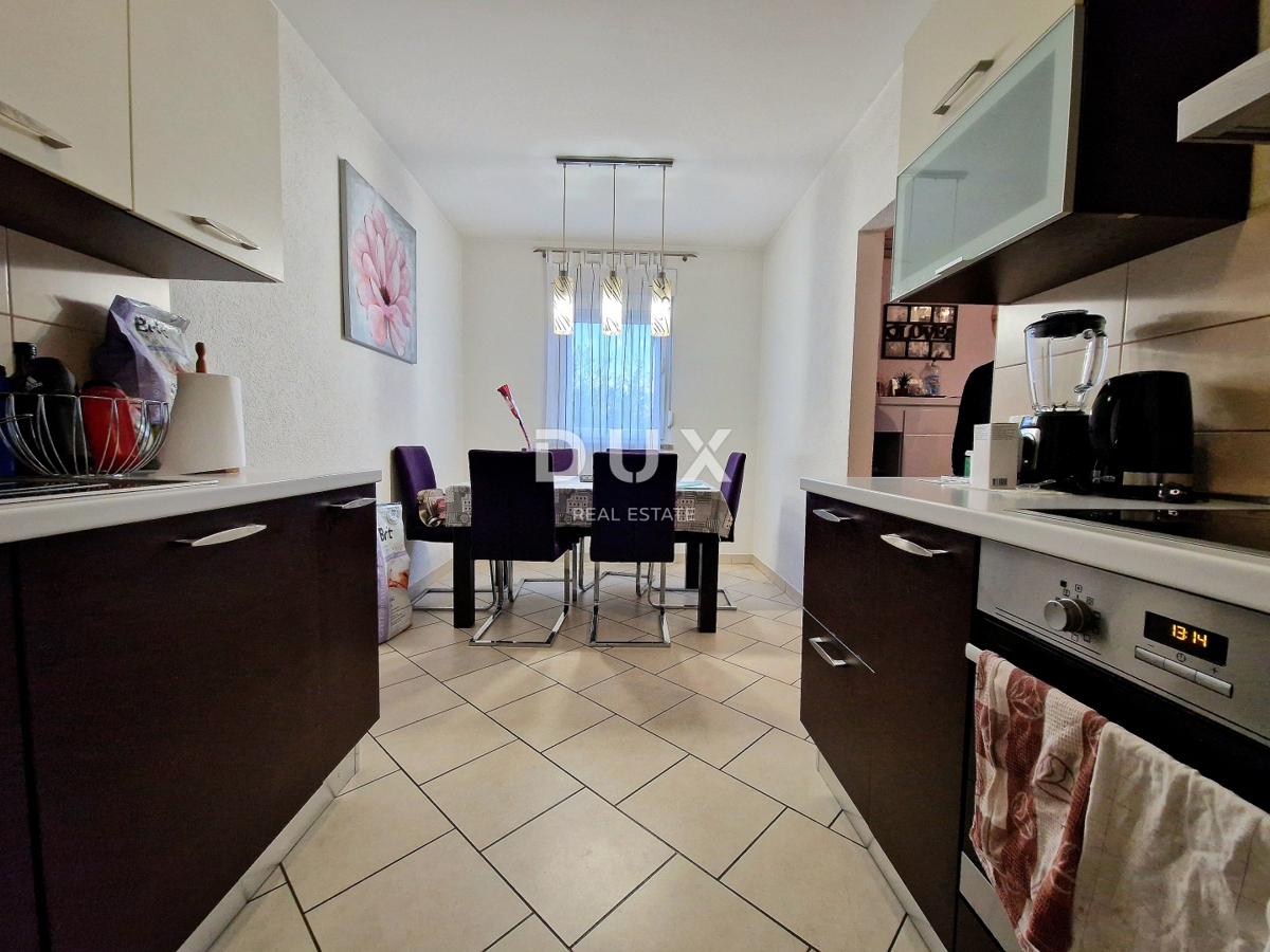 VIŠKOVO – PIANO TERRA – 2 CAMERE DA LETTO + SOGGIORNO – TERRAZZA – PARCHEGGIO