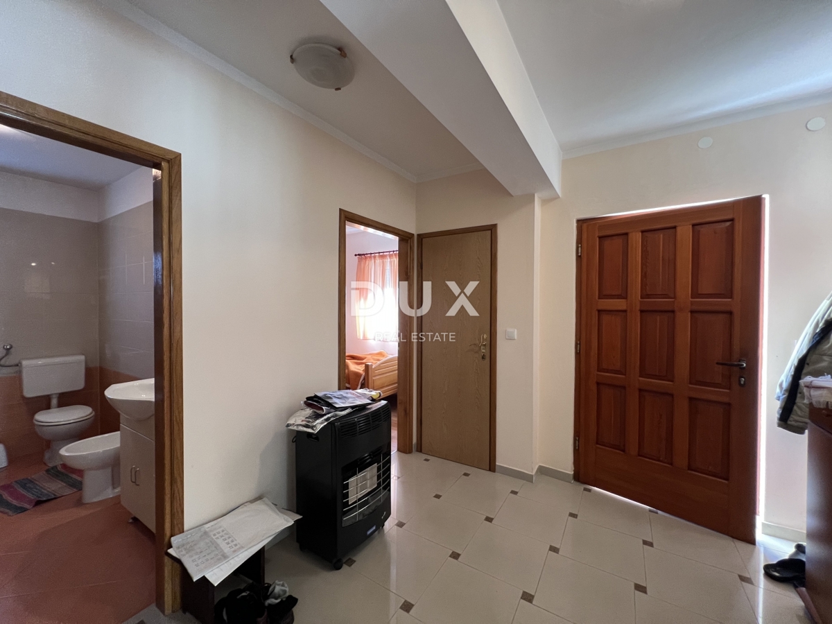 MARINIĆI, VIŠKOVO – Edificio residenziale-commerciale con potenziale d’investimento