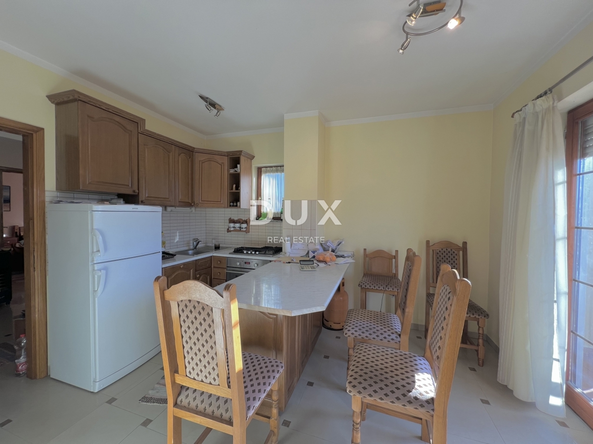 MARINIĆI, VIŠKOVO – Edificio residenziale-commerciale con potenziale d’investimento