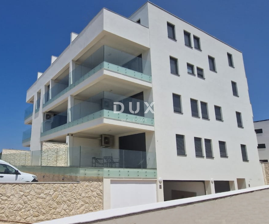 ISOLA DI PAG, POVLJANA - OCCASIONE! Appartamento di nuova costruzione con giardino! S2