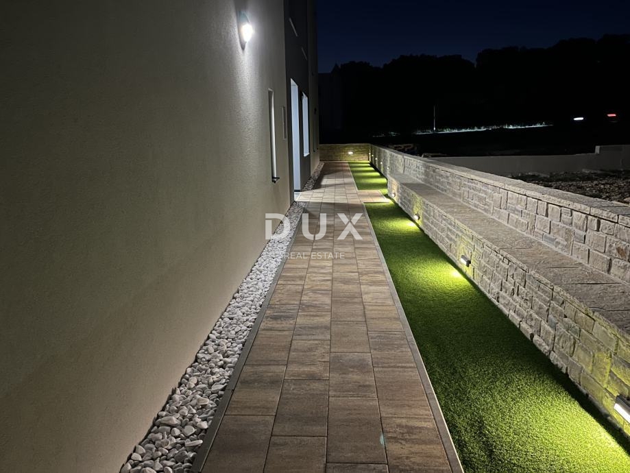 ISOLA DI PAG, POVLJANA - Appartamento con giardino a 100 m dal mare!