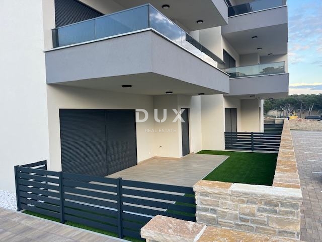 ISOLA DI PAG, POVLJANA - Appartamento con giardino a 100 m dal mare!