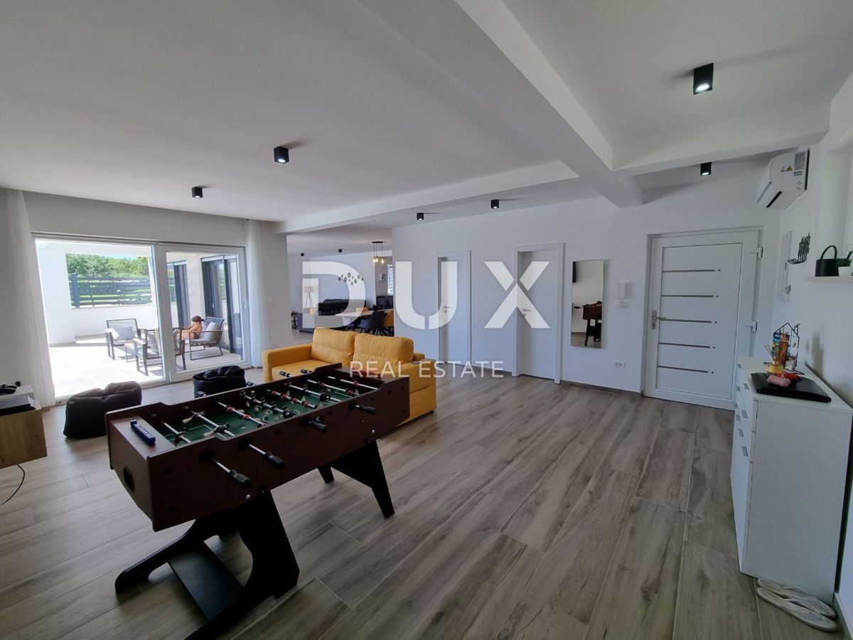 ISTRIA, SVETVINČENAT - Moderna casa a un piano con piscina, immersa nella natura