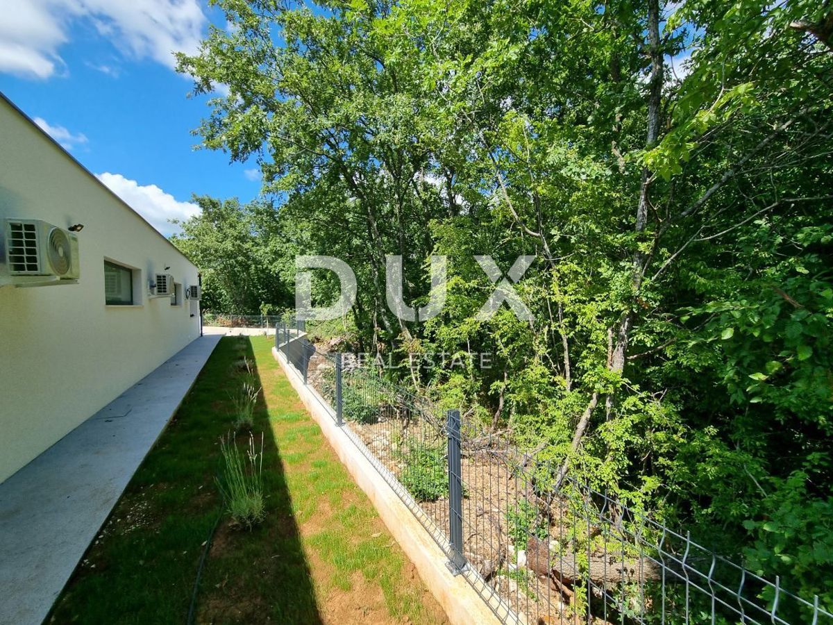 ISTRIA, SVETVINČENAT - Moderna casa a un piano con piscina, immersa nella natura