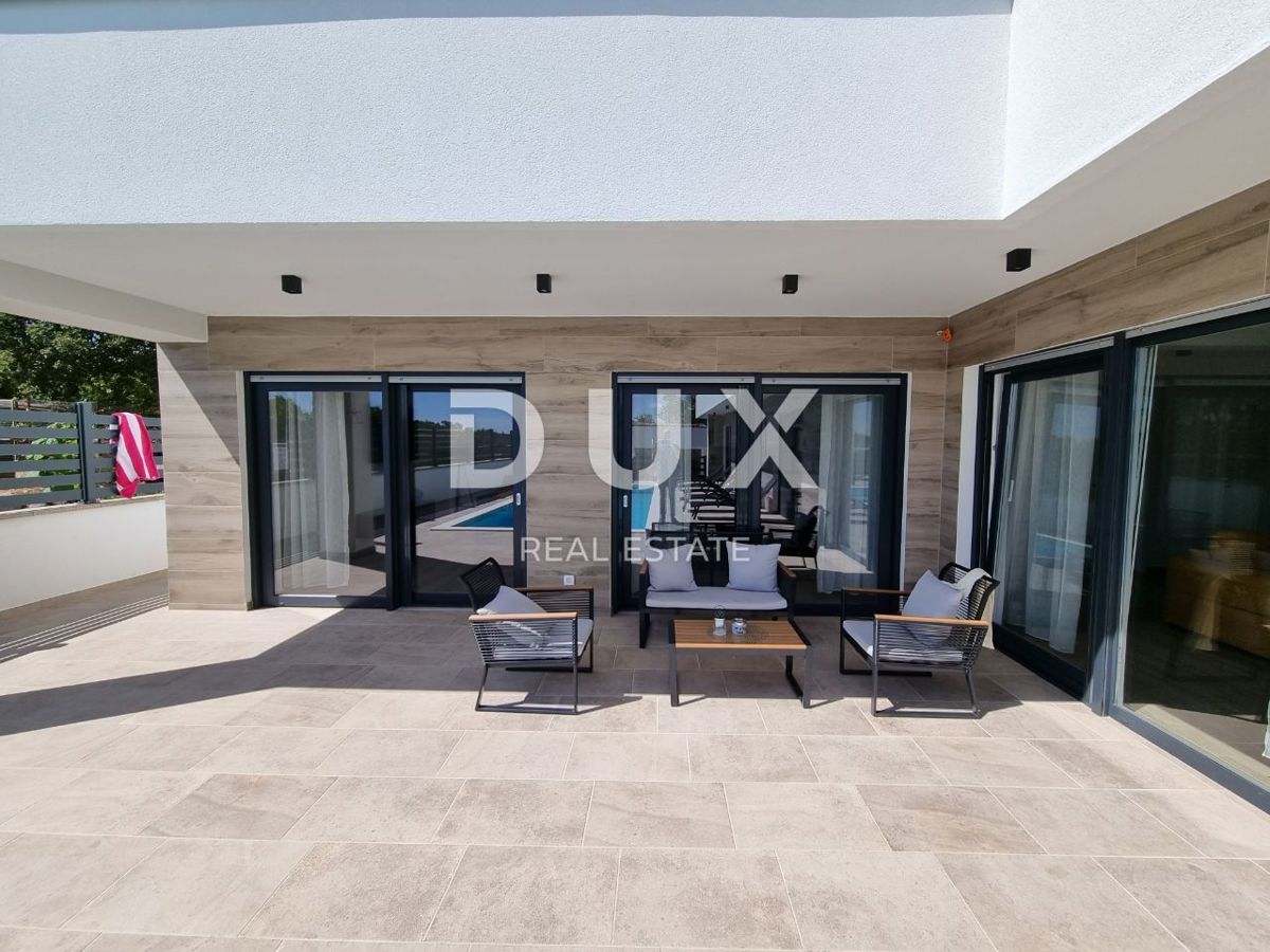 ISTRIA, SVETVINČENAT - Moderna casa a un piano con piscina, immersa nella natura