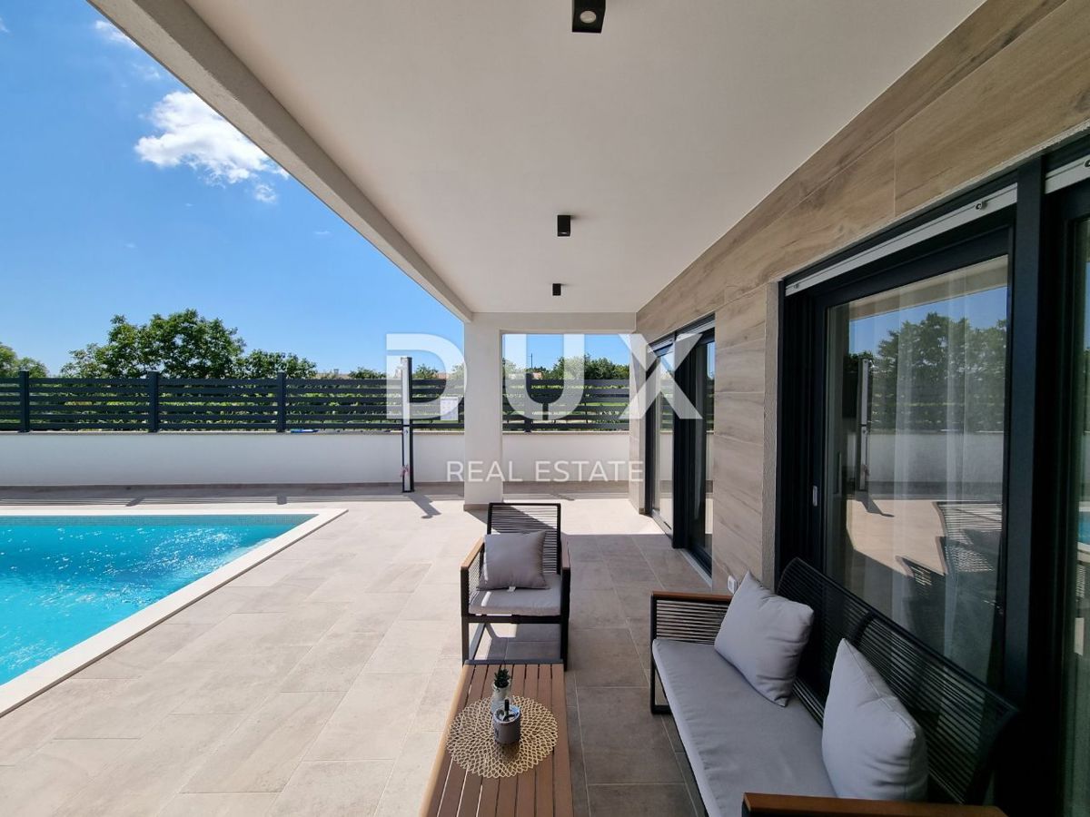 ISTRIA, SVETVINČENAT - Moderna casa a un piano con piscina, immersa nella natura