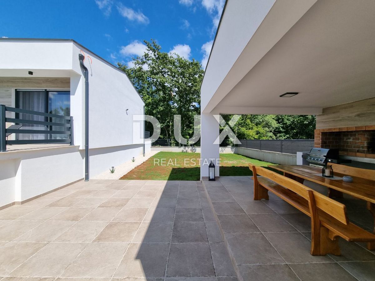 ISTRIA, SVETVINČENAT - Moderna casa a un piano con piscina, immersa nella natura