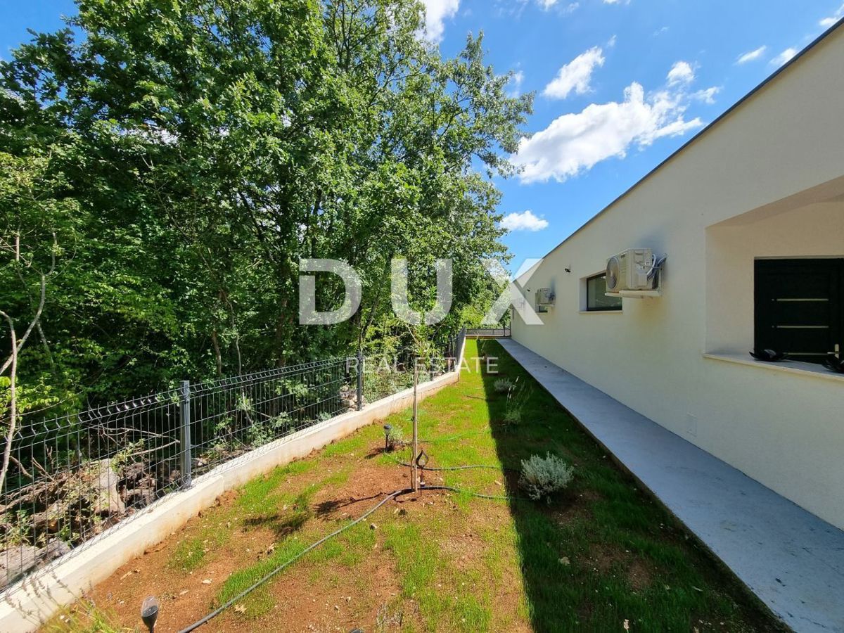 ISTRIA, SVETVINČENAT - Moderna casa a un piano con piscina, immersa nella natura