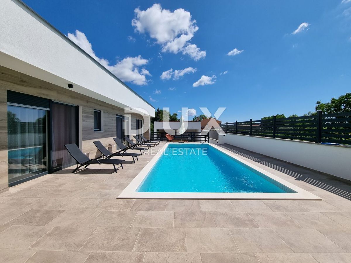 ISTRIA, SVETVINČENAT - Moderna casa a un piano con piscina, immersa nella natura