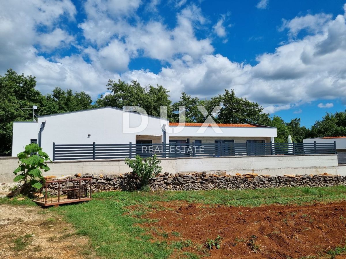 ISTRIA, SVETVINČENAT - Moderna casa a un piano con piscina, immersa nella natura