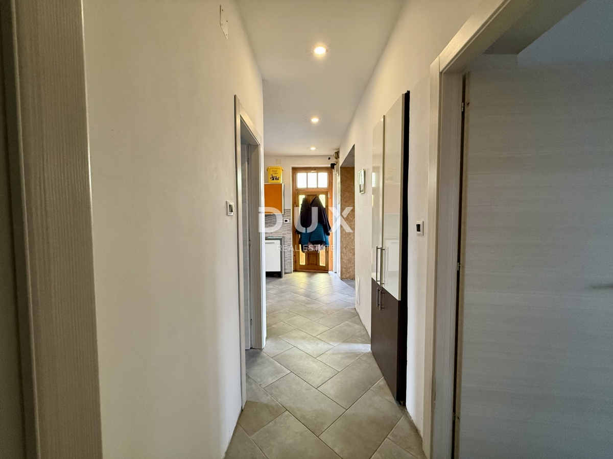 RIJEKA, DONJI ZAMET - 2 camere da letto, giardino, parcheggio, posizione, nuova facciata e tetto!