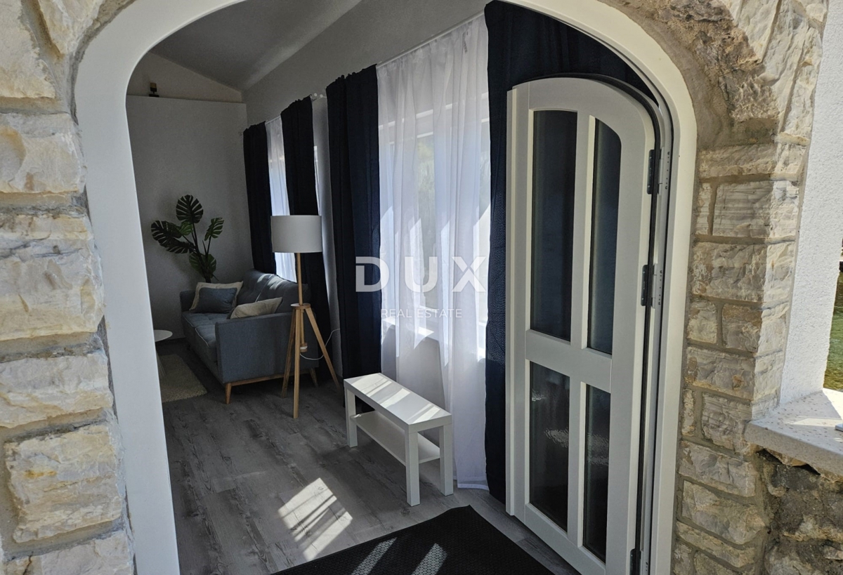 ZADAR, MASLENICA - Casa speciale in prima fila sul mare!