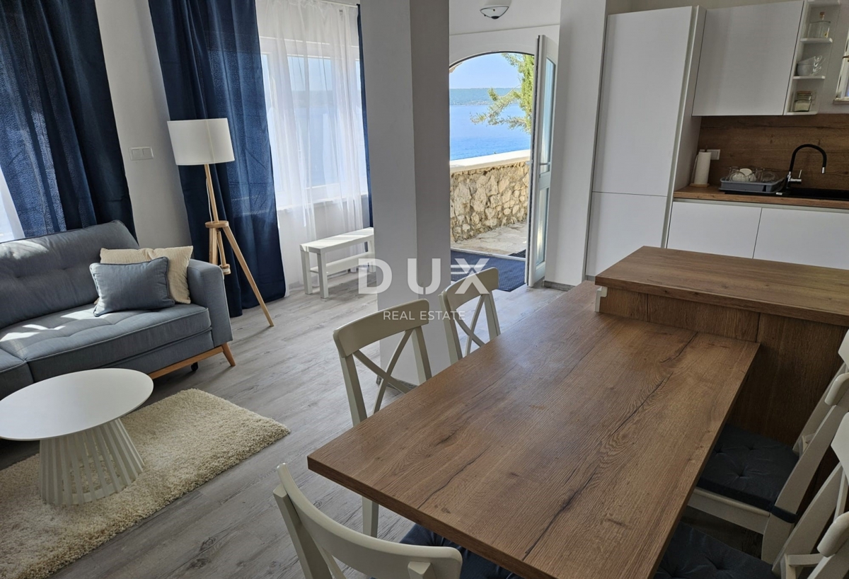 ZADAR, MASLENICA - Casa speciale in prima fila sul mare!