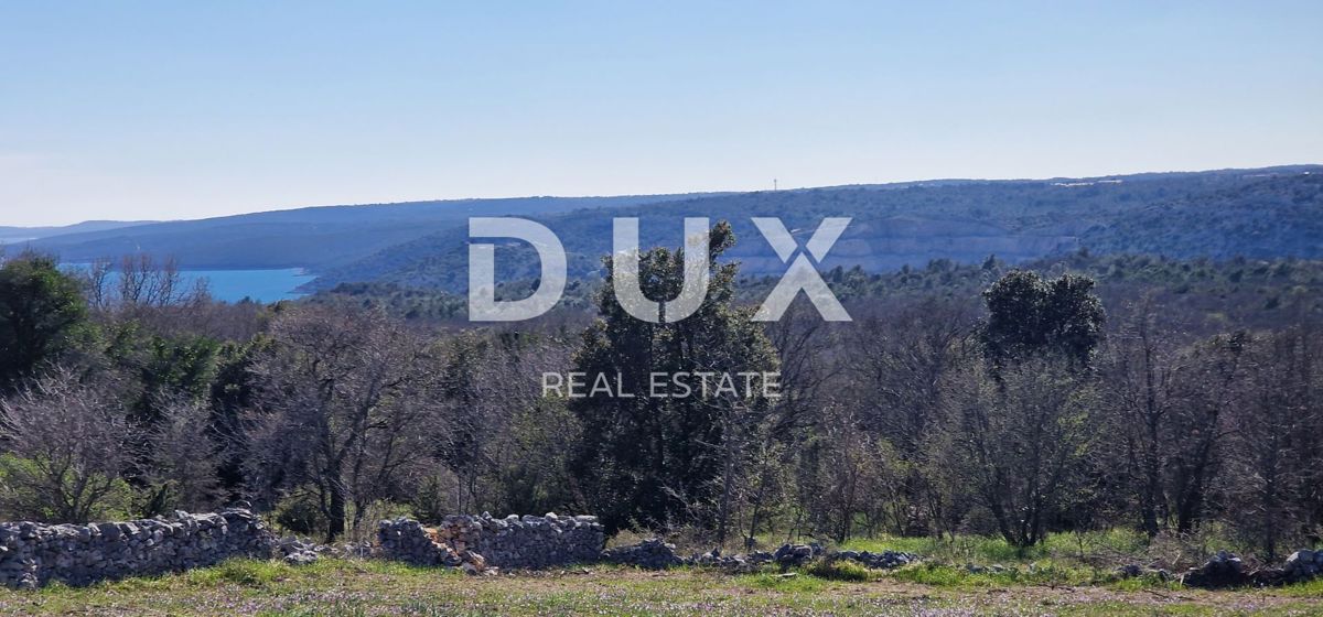 ISTRIA, RABAC – Vista mare! Terreno edificabile con permesso di costruzione.