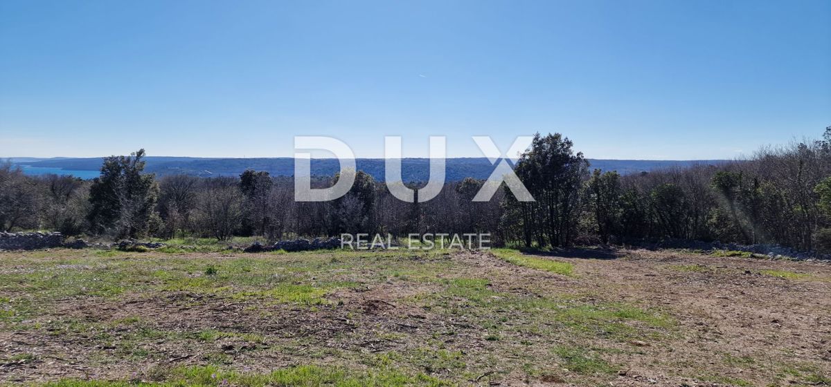 ISTRIA, RABAC – Vista mare! Terreno edificabile con permesso di costruzione.