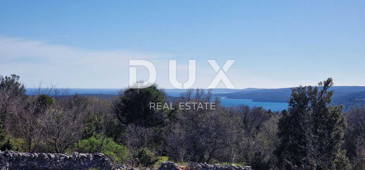 ISTRIA, RABAC – Vista mare! Terreno edificabile con permesso di costruzione.