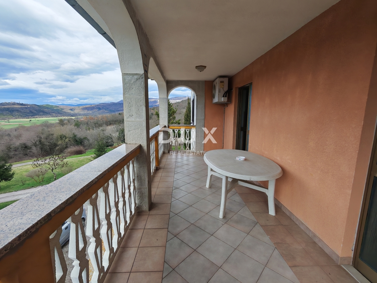 ISTRIA, BOLJUN - Casa con due appartamenti nel cuore dell'Istria