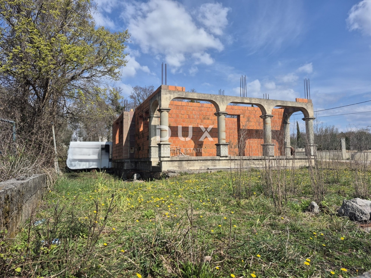ISOLA DI KRK, DOBRINJ - Casa indipendente in costruzione in vendita a prezzo ridotto.
