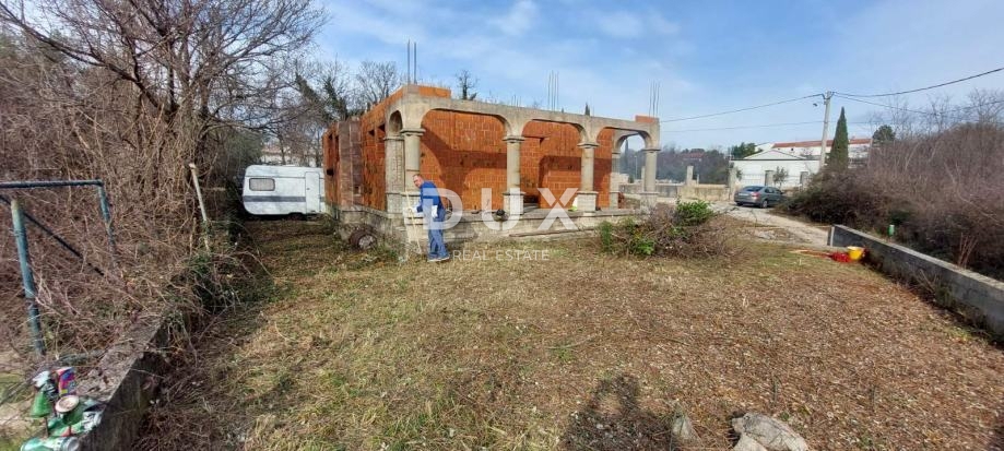 ISOLA DI KRK, DOBRINJ - Casa indipendente in costruzione in vendita a prezzo ridotto.
