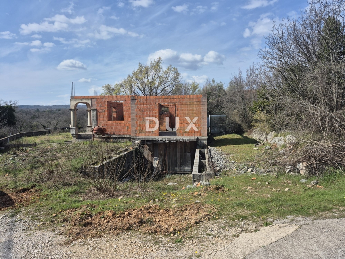 ISOLA DI KRK, DOBRINJ - Casa indipendente in costruzione in vendita a prezzo ridotto.