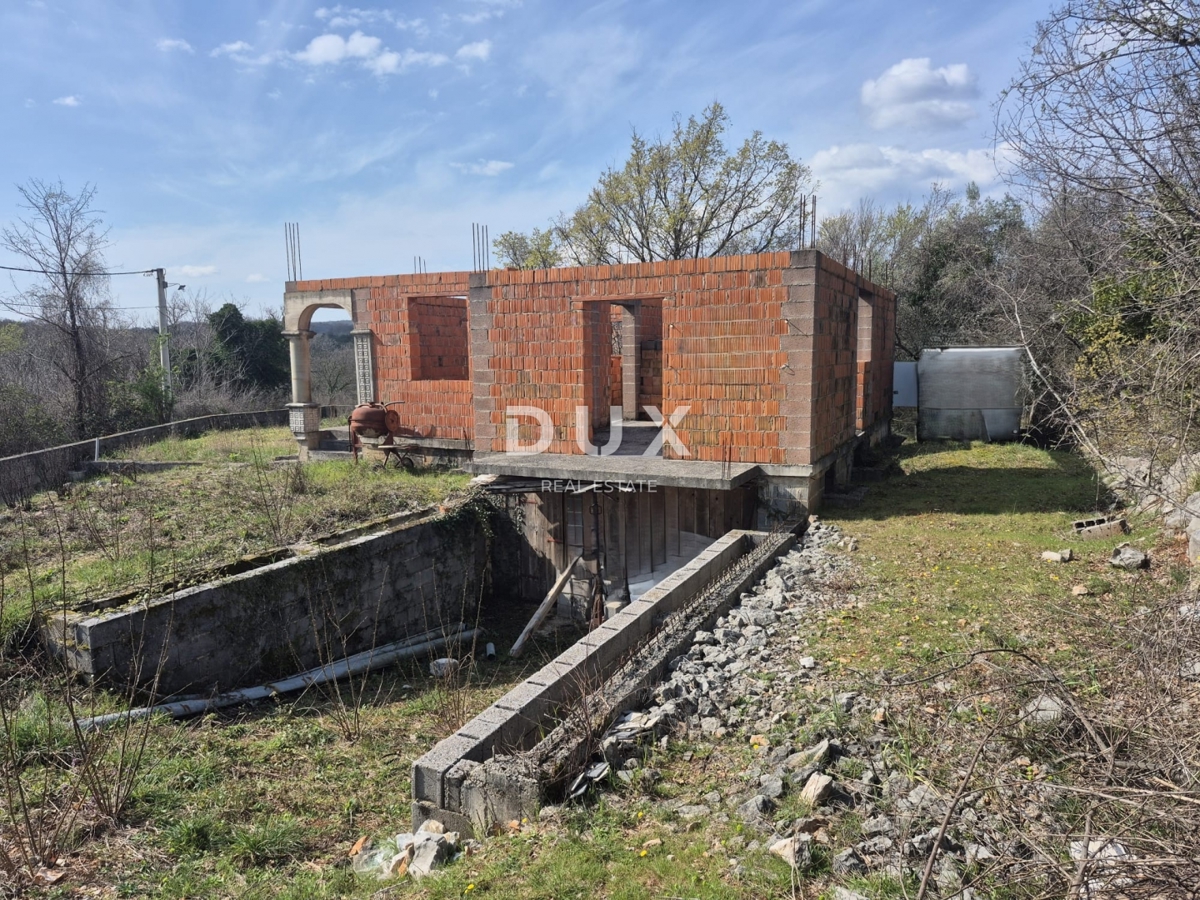 ISOLA DI KRK, DOBRINJ - Casa indipendente in costruzione in vendita a prezzo ridotto.