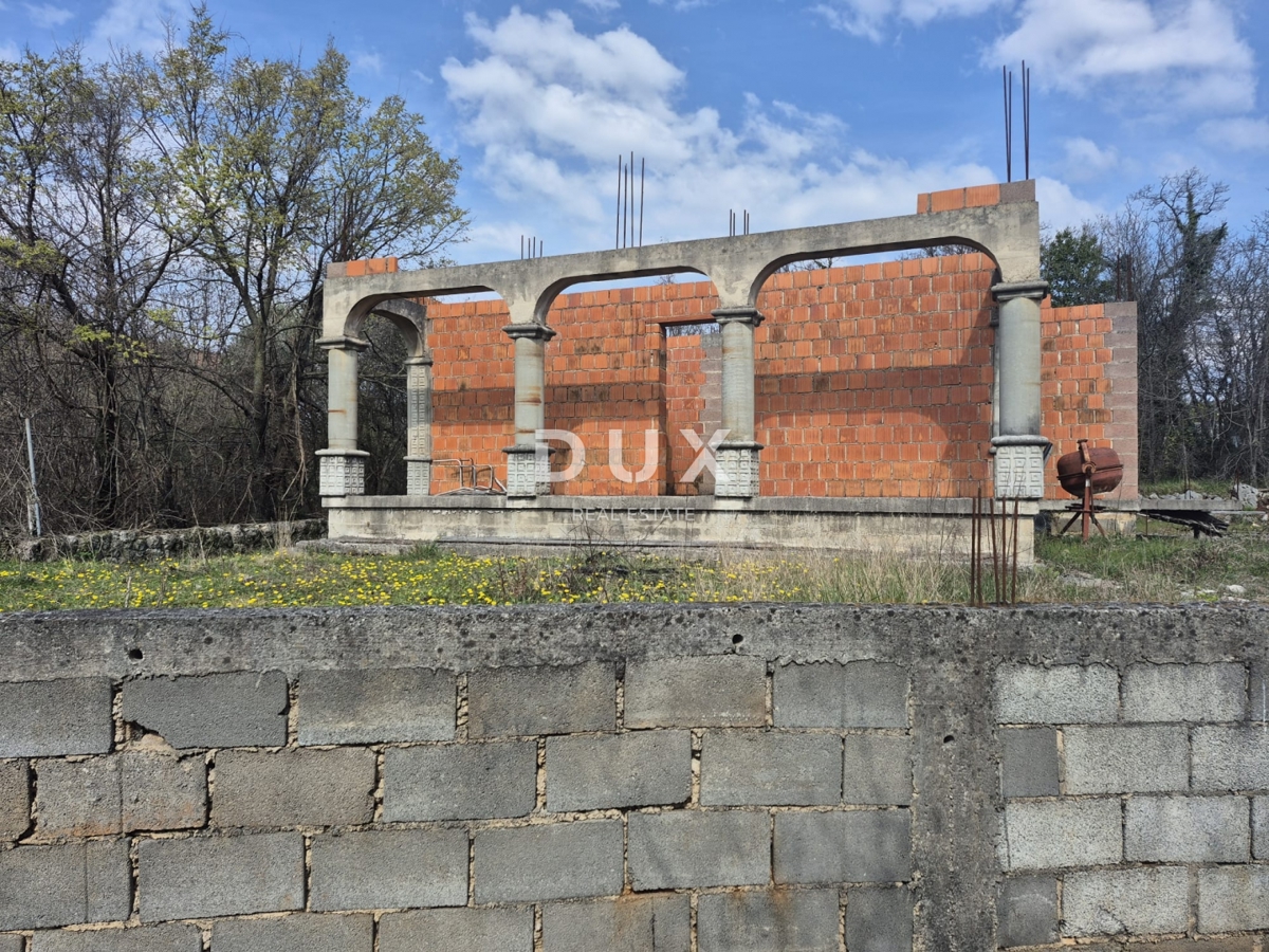 ISOLA DI KRK, DOBRINJ - Casa indipendente in costruzione in vendita a prezzo ridotto.