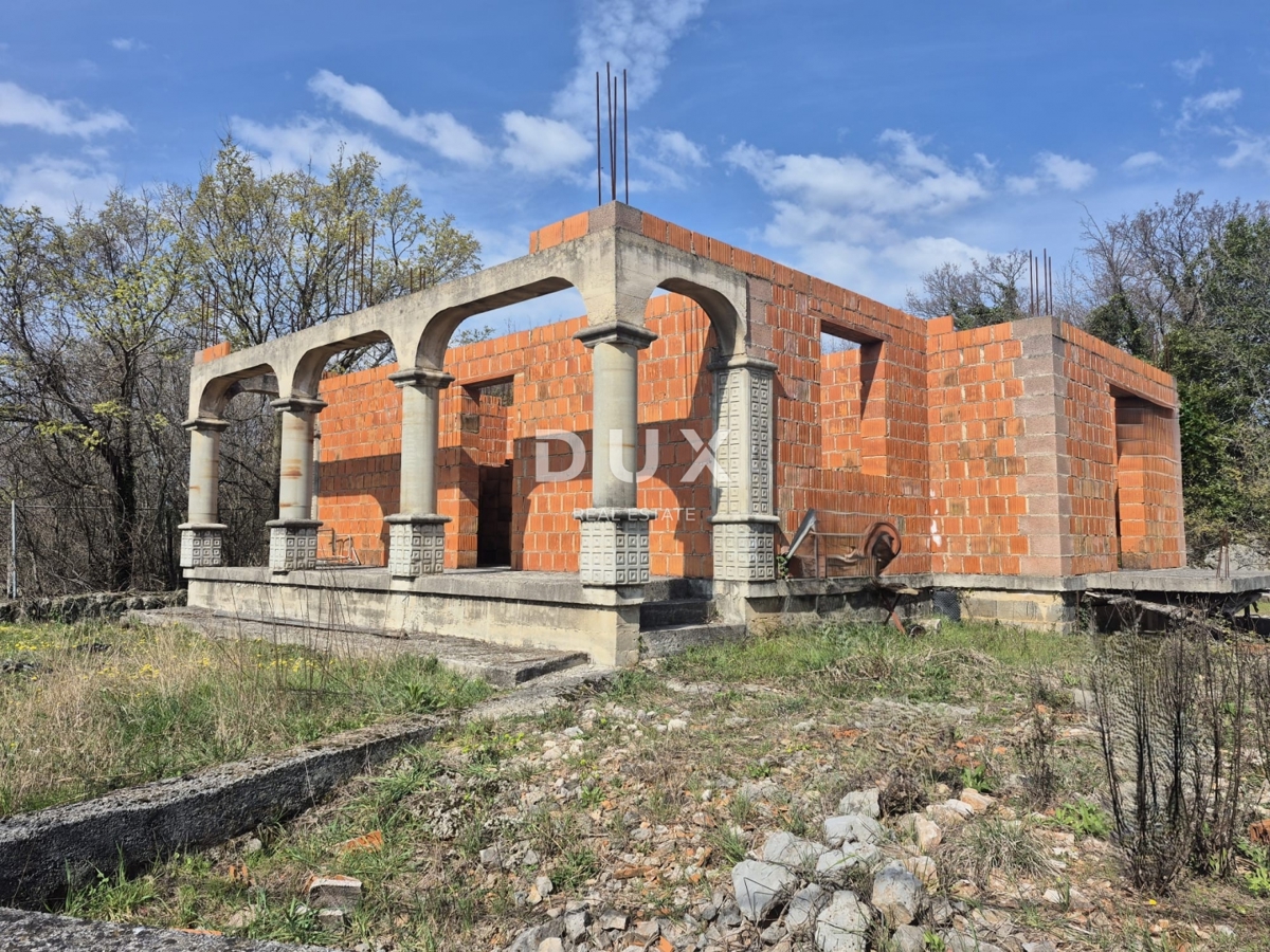 ISOLA DI KRK, DOBRINJ - Casa indipendente in costruzione in vendita a prezzo ridotto.