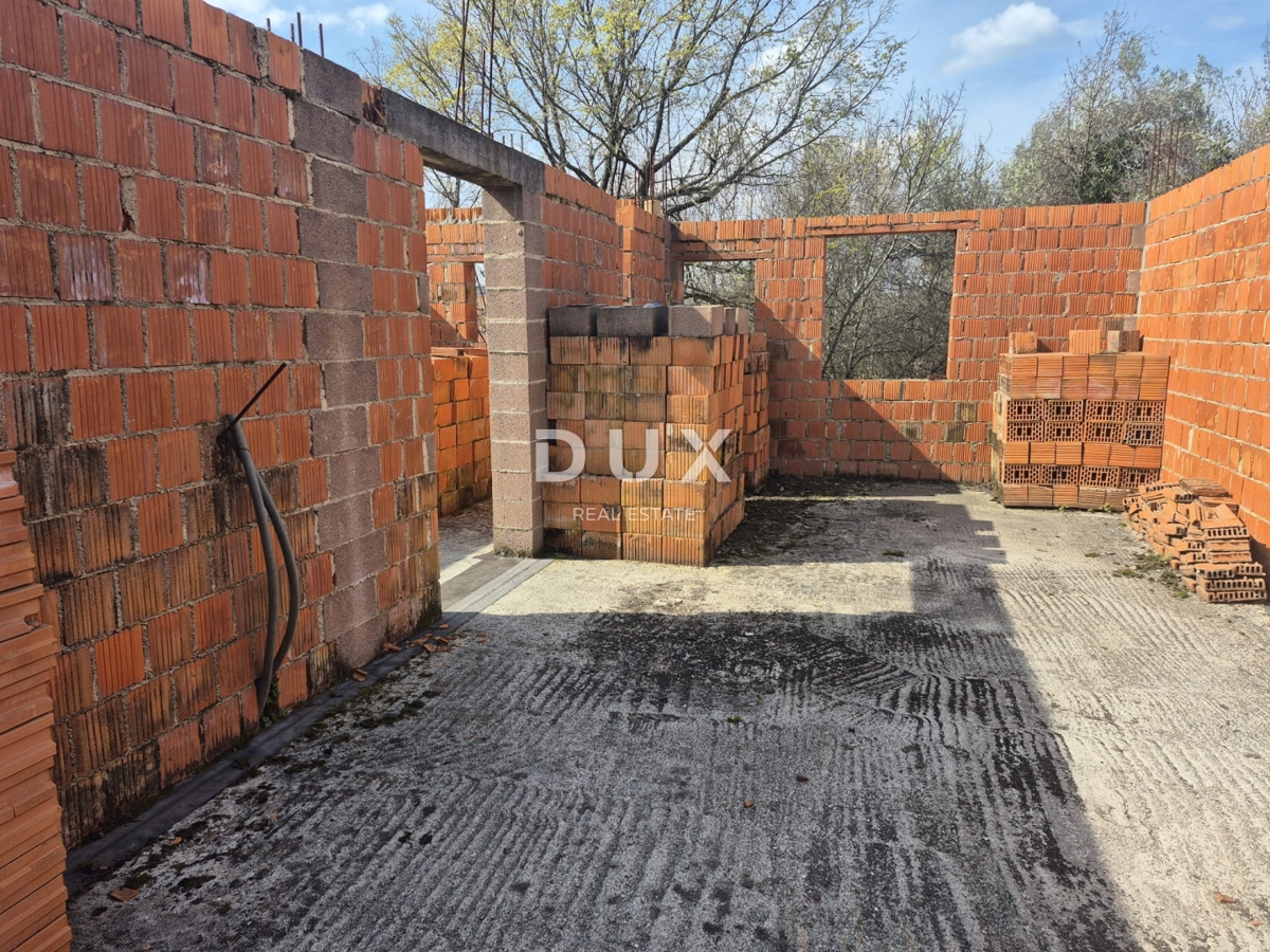 ISOLA DI KRK, DOBRINJ - Casa indipendente in costruzione in vendita a prezzo ridotto.